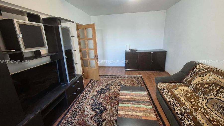 Apartament cu 3 camere decomandat în Lacul Tei