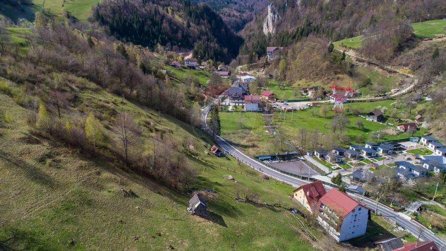 Teren Construcții intravilan de 5735 mp, în Moieciu