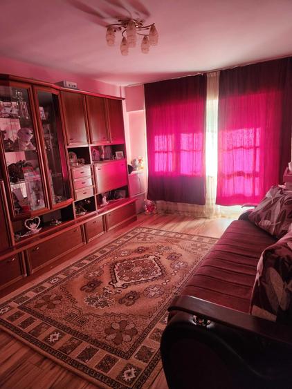 Apartament cu 2 camere semidecomandat în Micro 16