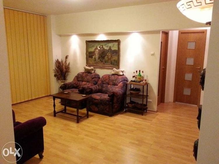 Apartament cu 3 camere semidecomandat în Teiul Doamnei