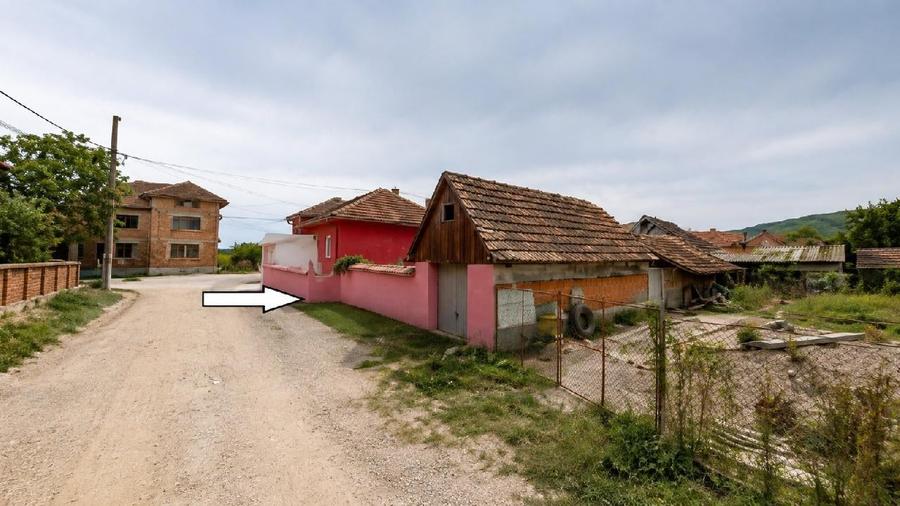 Casă individuală cu 4 camere cu Teren 1931 Mp în Lunca
