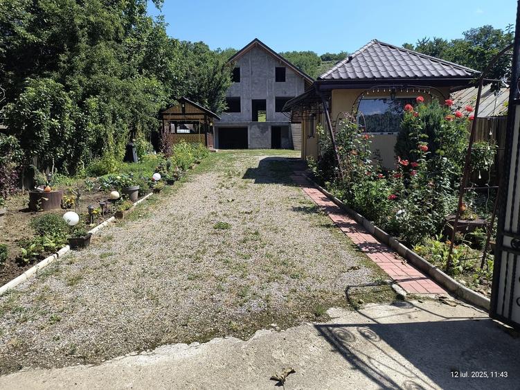 Casă cu 4 camere în Mărgineni