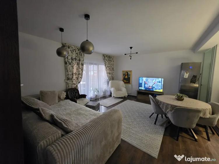 Casă cu 4 camere în Tărlungeni