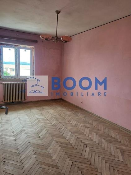 Apartament cu 4 camere decomandat în Traian
