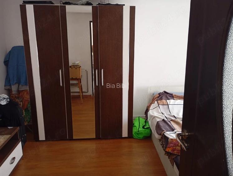 vand teren casa si anexa