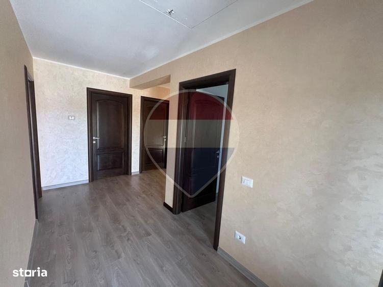Casă cu 4 camere cu Teren 300 Mp în Central