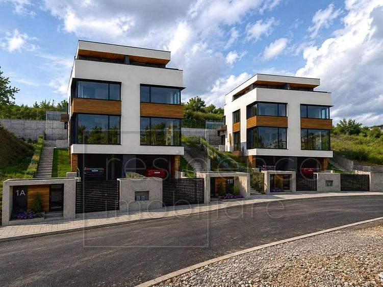 Duplex cu 5 camere cu Teren 340 Mp în Dâmbul Rotund