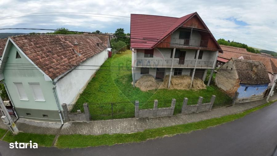 Casă cu 6 camere cu Teren 1400 Mp în Blăjel