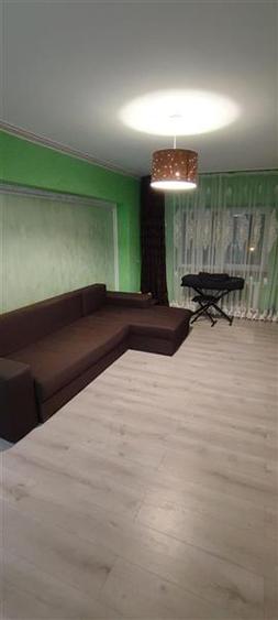 Apartament cu 3 camere decomandat, mobilat în Dacia