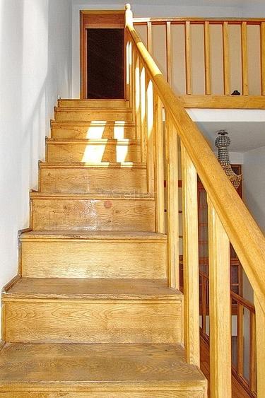 Casă individuală cu 9 camere cu Teren 710 Mp în Astra