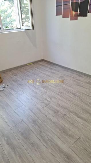 Apartament cu 3 camere semidecomandat, mobilat în Ozana