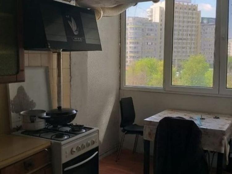 Apartament cu 3 camere decomandat în Obor