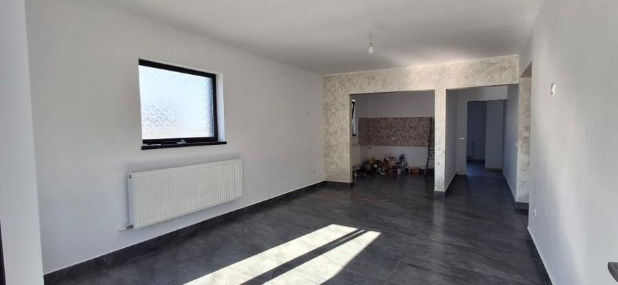 Casă cu 3 camere în Costi
