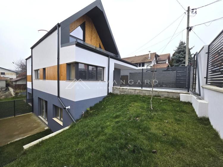Duplex cu 4 camere cu Canalizare în Dâmbul Rotund