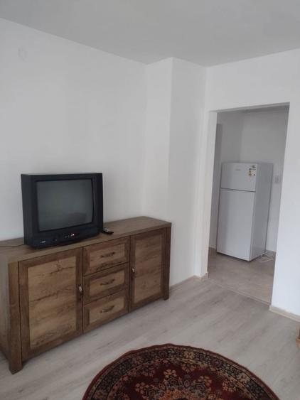 Proprietar inchiriez garsoniera confort 1, cu balcon, in Maratei la D uri., parter inalt - 2