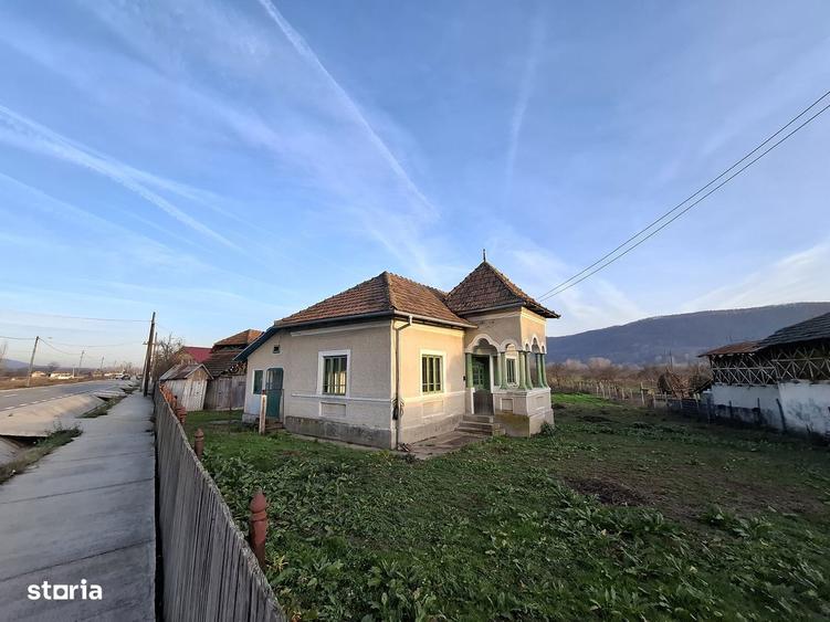 4.443 mp pozi?iona?i direct la DJ678A, cu 39,57 m front stradal . - 2