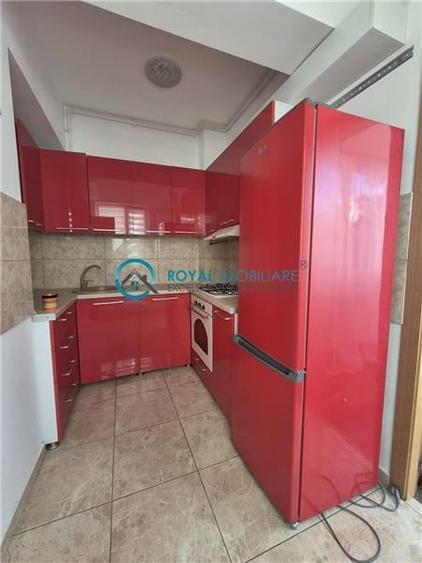 Royal Imobiliare - Vanzare apartament 3 camere zona 9 Mai - 6