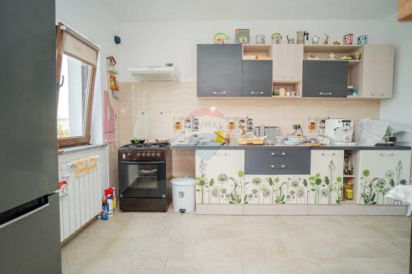 Complex cu Piscină/Cazare de Vânzare, 10.777mp Teren - DN24, Vaslui - 26