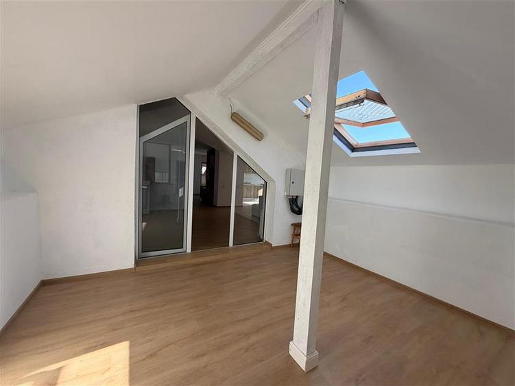 Apartament cu 3 camere semidecomandat, mobilat în Colentina
