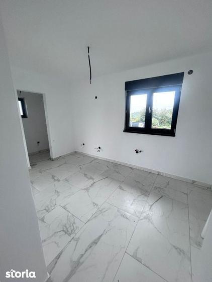Vanzare- Casa moderna cu 3 dormitoare si terasa -teren de 5,5 ari - 5