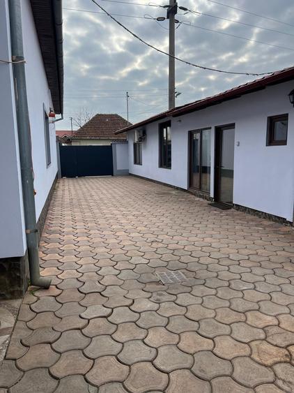 Vand casa plus afacere profitabila cu o vechime de 20 de ani in Bujac - 1