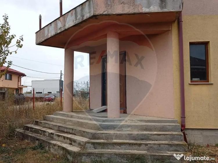 Vanzare Casa / Vila 5 camere Saftica Primarie - 1