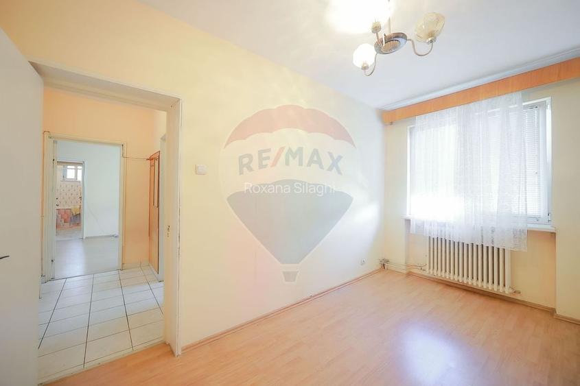 Apartament cu 3 camere de vanzare, zona Rogerius