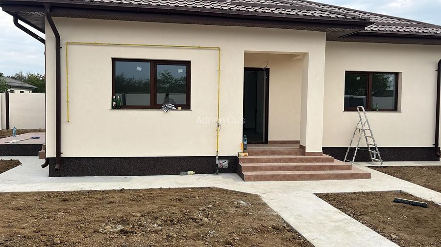 Casa 4 cam , 2 bai Toate utilitatile  Teren 410mp ! 5 min Primarie
