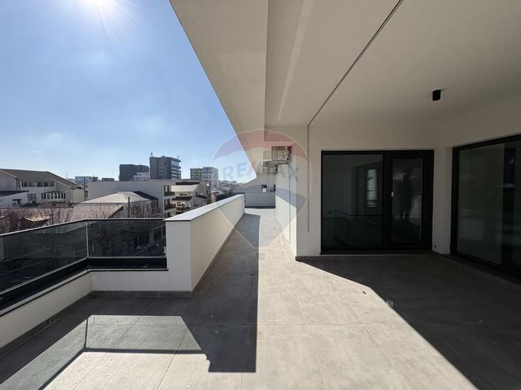 Casă / Vilă cu 8 camere de închiriat în zona Faleza Nord - 4