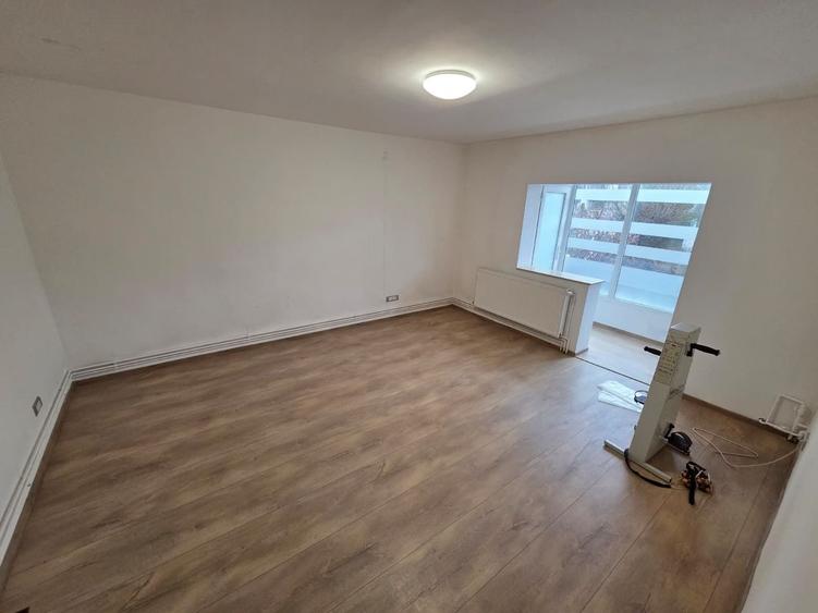 Apartament 3 camere decomandat, boxă, zona Rousseau, Grigorescu - 1