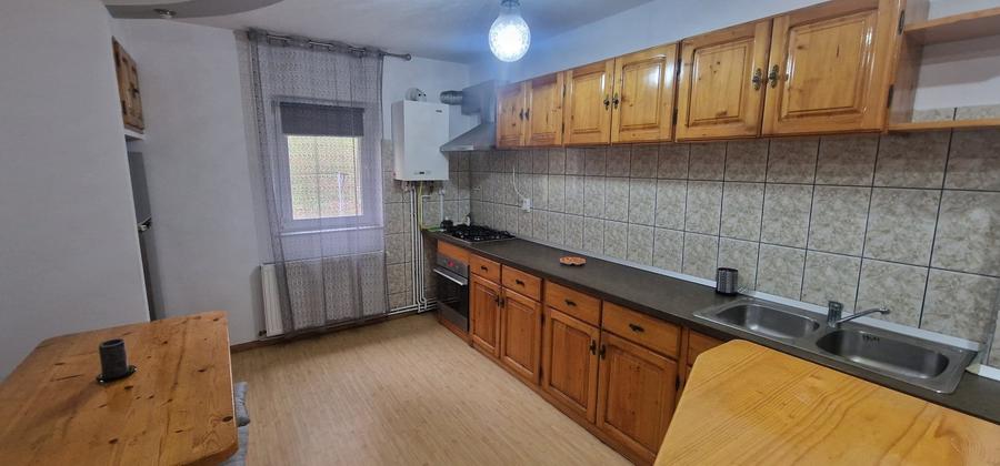 Apartament cu 2 camere decomandat si pivnita de vanzare in Vasile Aaron - 3