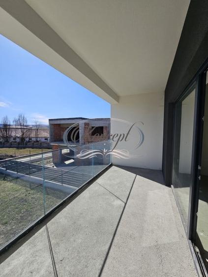 Locuinta moderna cu design cubic si curte plana in Dezmir - 8