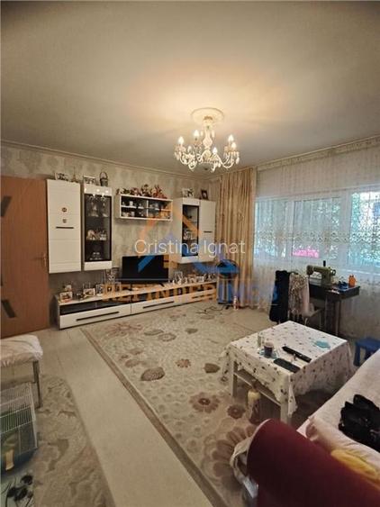 Apartament cu 3 camere de vanzare, zona Titan Apartament cu 3 camere de vanzare, zona Titan