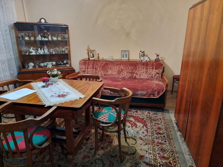 Apartament doua camere, decomandat, etaj patru, structura buna, simplu, central - 4