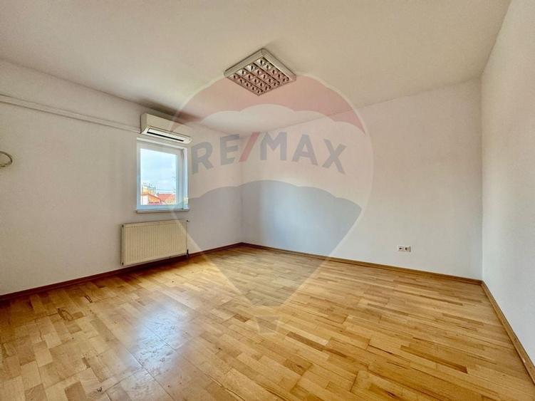 Casă / Vilă cu 7 camere de vânzare în zona Elisabetin - 11