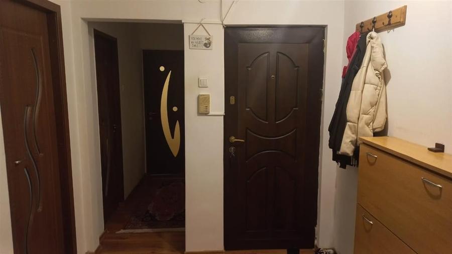 Apartament decomandat cu 3 camere, zona Astra - 1