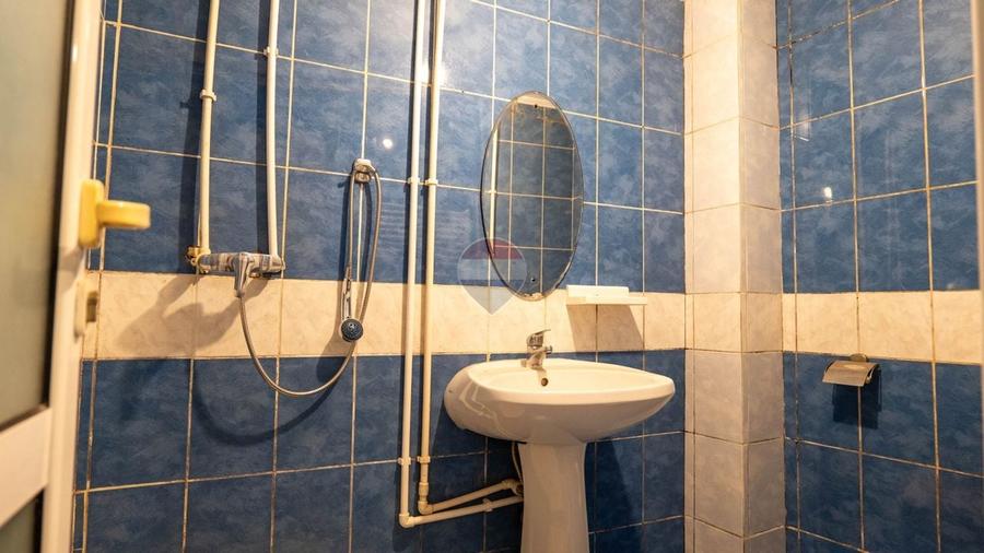 Casă de vânzare – 181 mp, 3 apartamente, 9 camere – București - 30