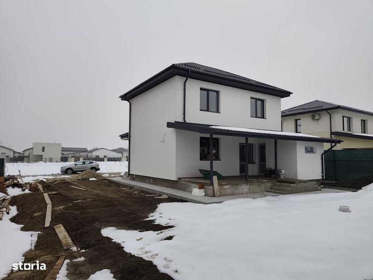 Casă cu 4 camere cu Teren 560 Mp în Gulia