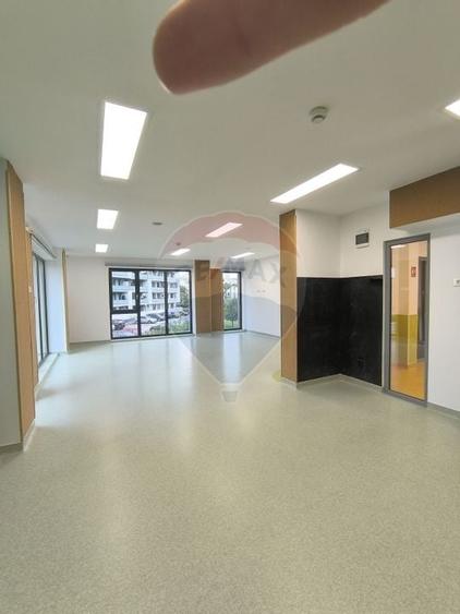 Spatiu comercial de vanzare - 45