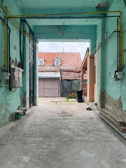 Vind spartament doua camere,baie toate utilitatile la casa curte comuna ,in Alba iulia linga tribun - 5