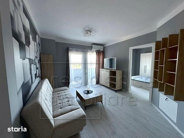 Apartament cu 3 camere semidecomandat, mobilat în Bulgaria