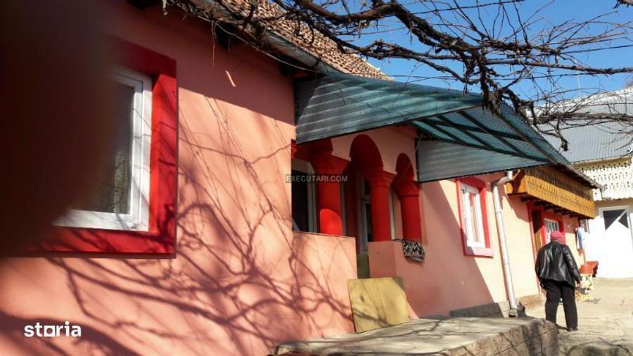 Teren 3.523 mp + Doua case si Anexe 180 mp - Plopu, Bacau - 3