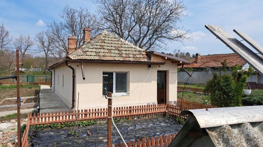 Casa renovata + teren 2776 mp la 50 Km de Bucuresti, langa lacul Valea Argovei - 2