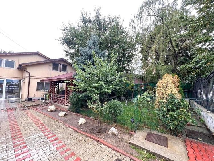 Teren 500 mp cu două clădiri Sisesti-Vatra Noua