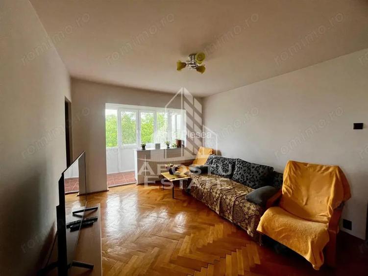 Apartament 4 camere,centrala proprie,zona Take Ionescu