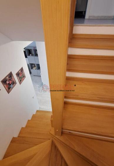 Casa in?iruita P+1+M - 4 camere - 2 terase - curte - 7