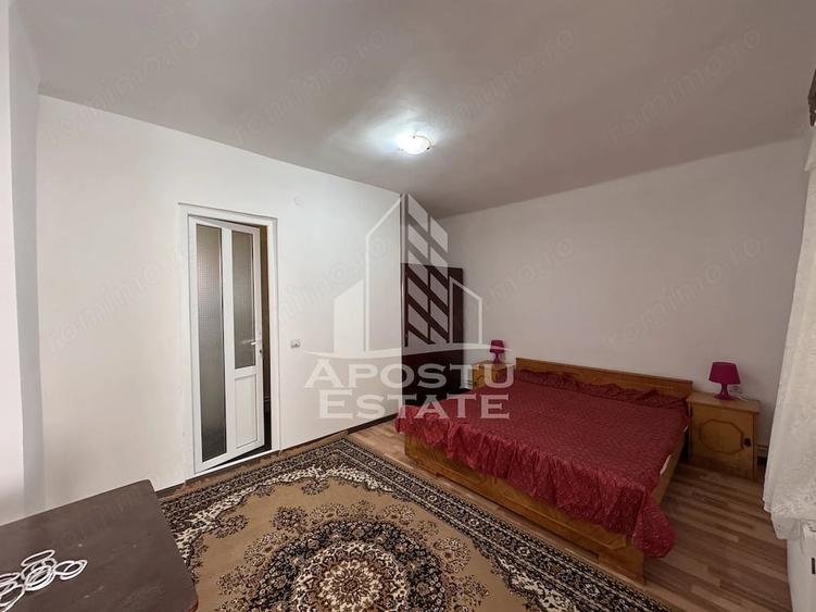 Casă cu 8 camere cu Teren 700 Mp în Sălașu de Jos