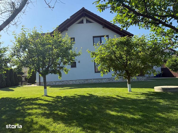 Casa cu 5 camere, mansarda si curte in Botosani - 1