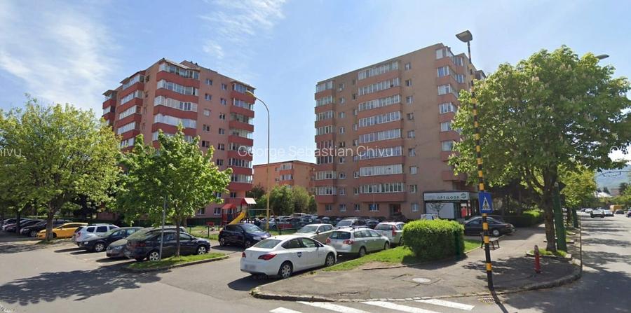 Apartament spatios si insorit str Carpatilor colt cu str Berzei