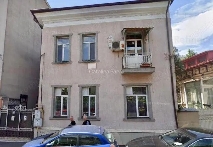 Vanzare vila zona Eminescu - Vasile Lascar | compusa din 3 apartamente |
